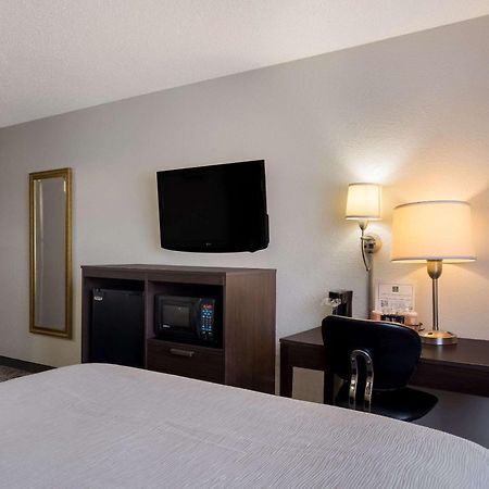 Quality Inn Hall Of Fame Canton Esterno foto