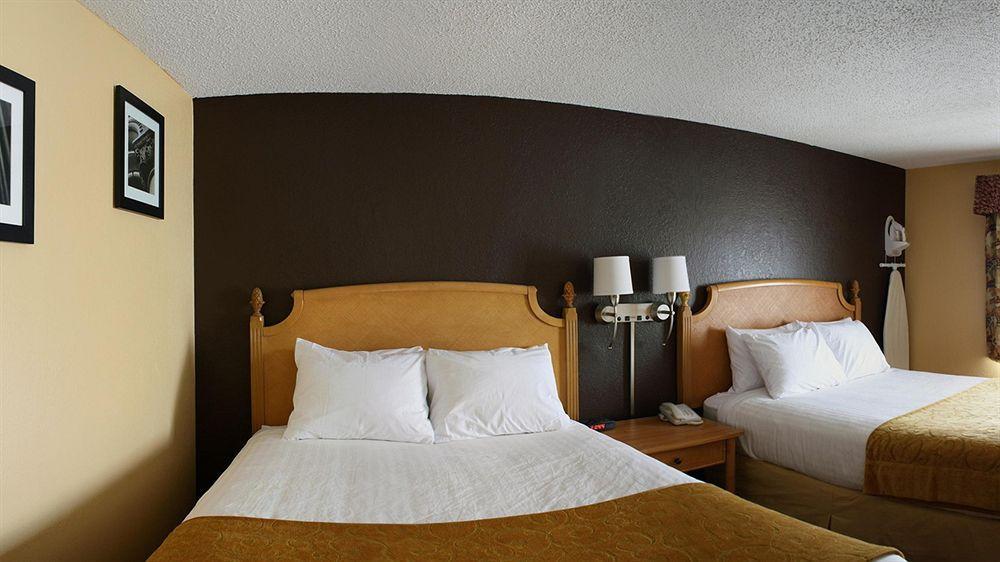 Quality Inn Hall Of Fame Canton Esterno foto