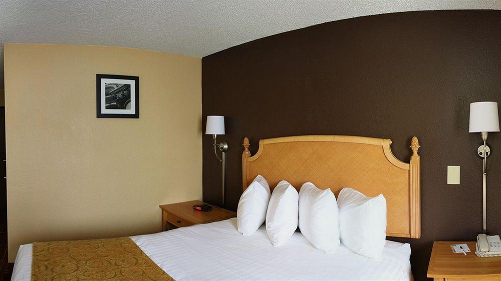 Quality Inn Hall Of Fame Canton Esterno foto