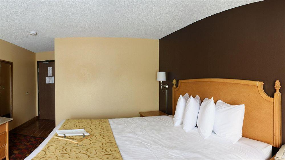 Quality Inn Hall Of Fame Canton Esterno foto