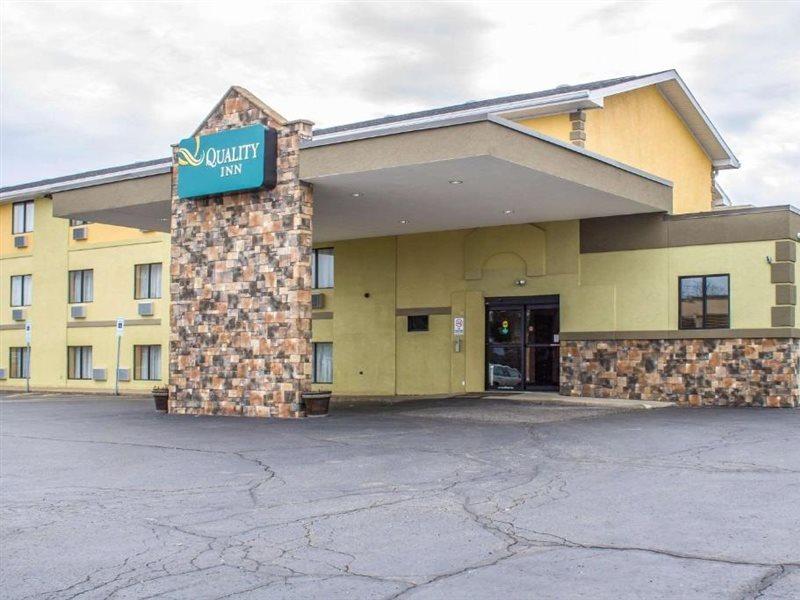 Quality Inn Hall Of Fame Canton Esterno foto