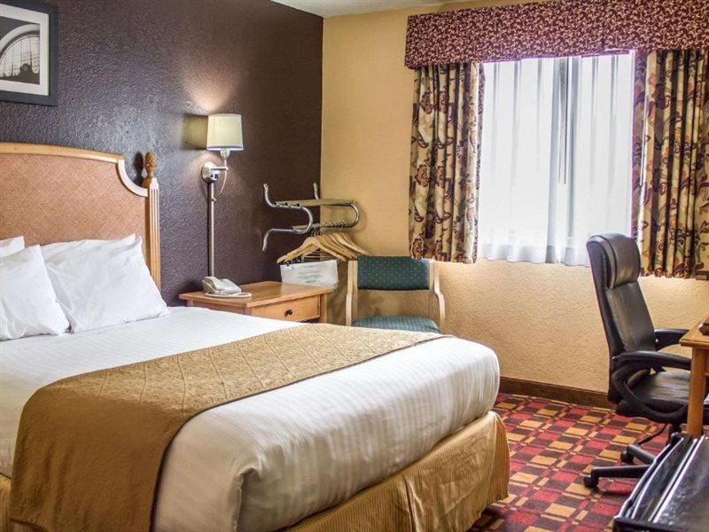 Quality Inn Hall Of Fame Canton Esterno foto