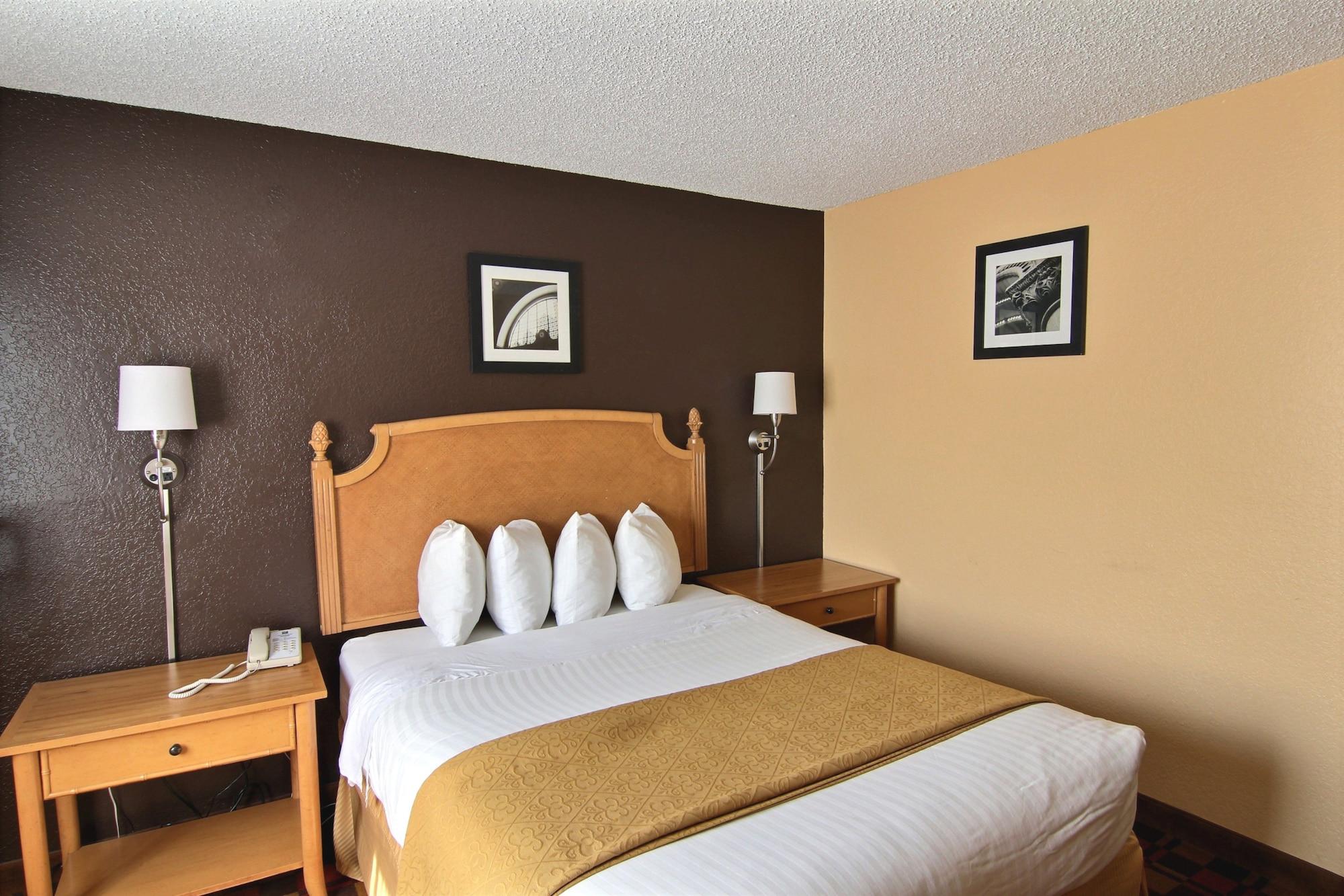 Quality Inn Hall Of Fame Canton Esterno foto