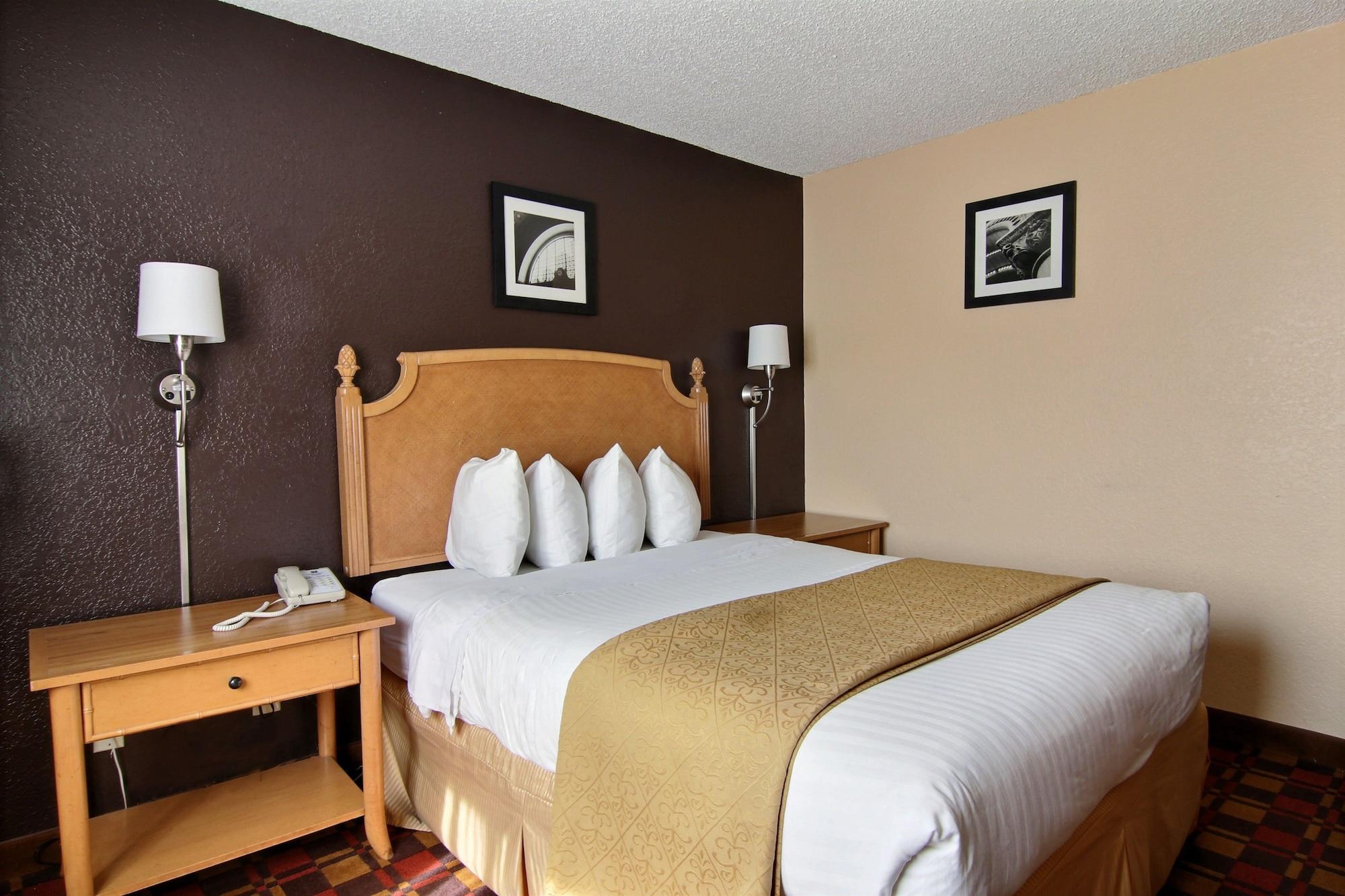 Quality Inn Hall Of Fame Canton Esterno foto