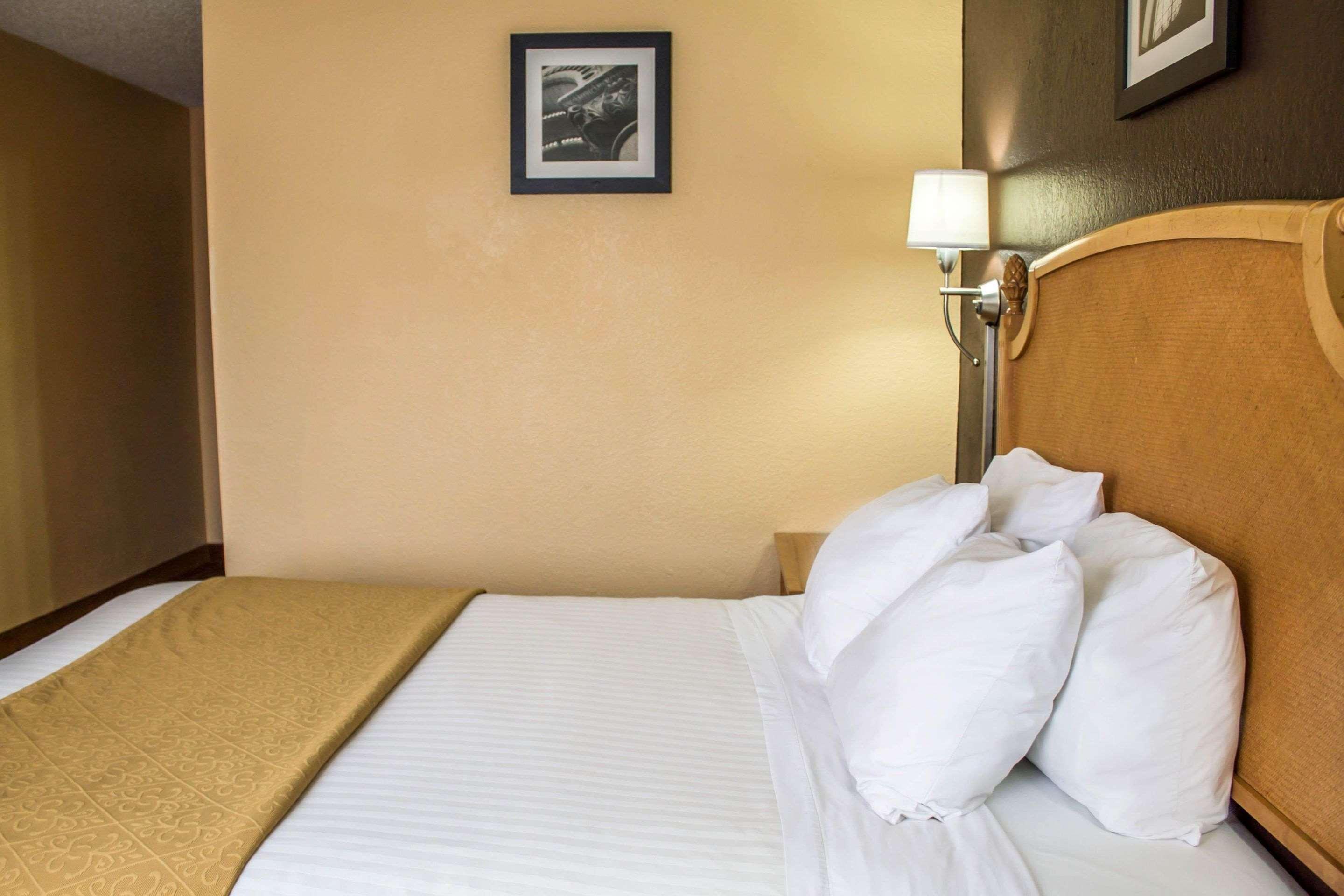 Quality Inn Hall Of Fame Canton Esterno foto