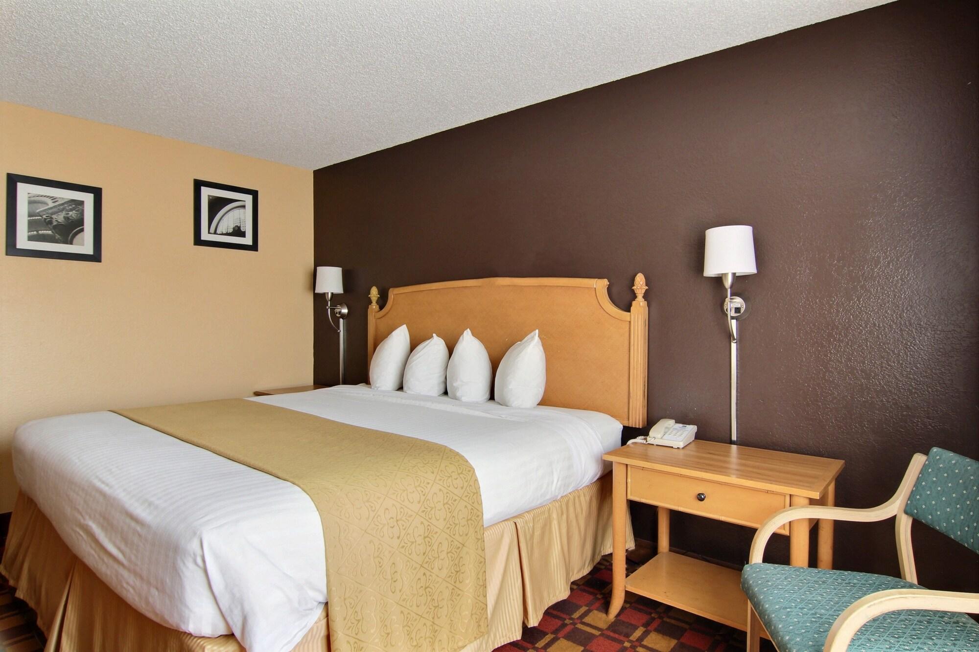 Quality Inn Hall Of Fame Canton Esterno foto