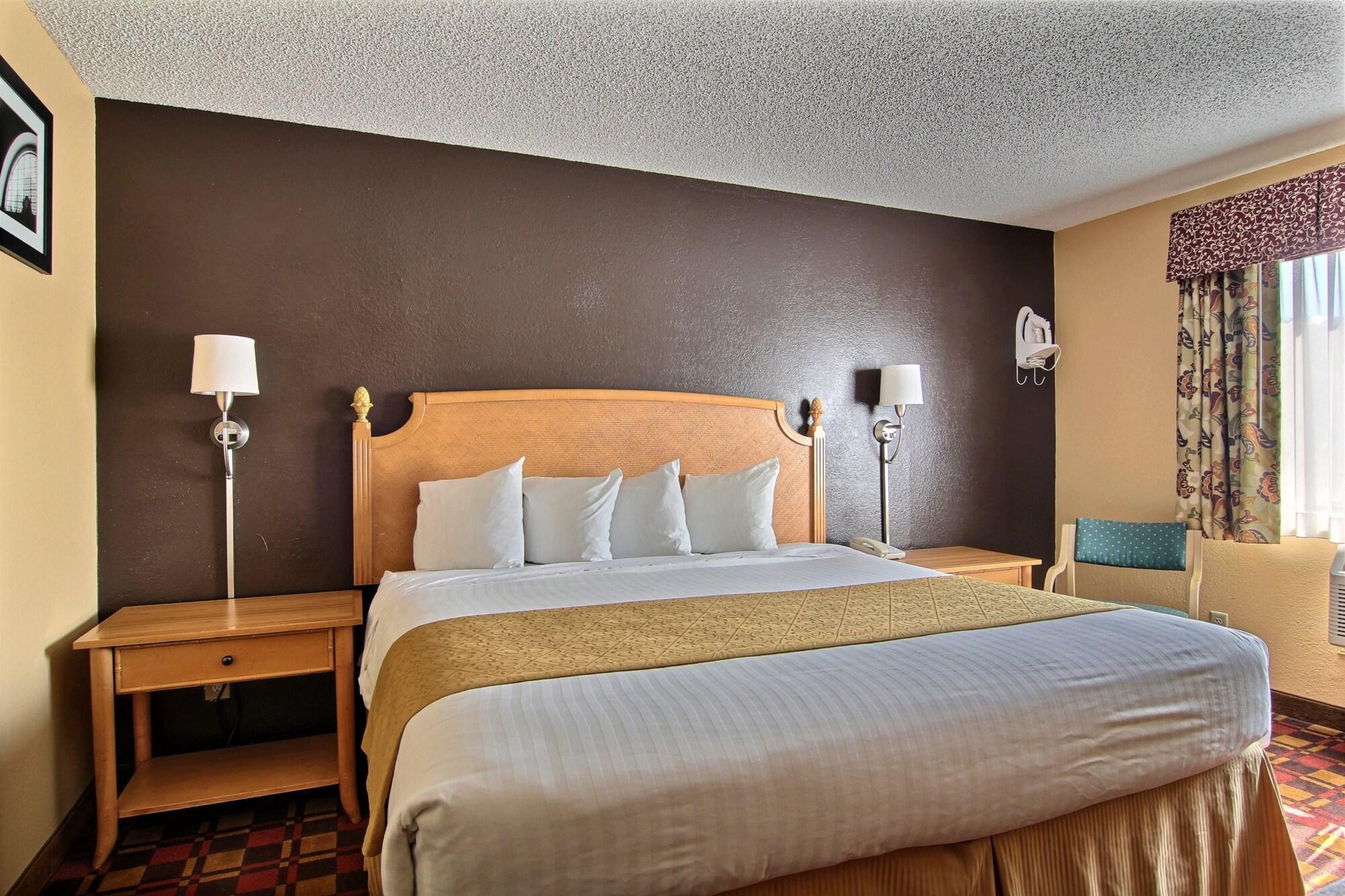 Quality Inn Hall Of Fame Canton Esterno foto