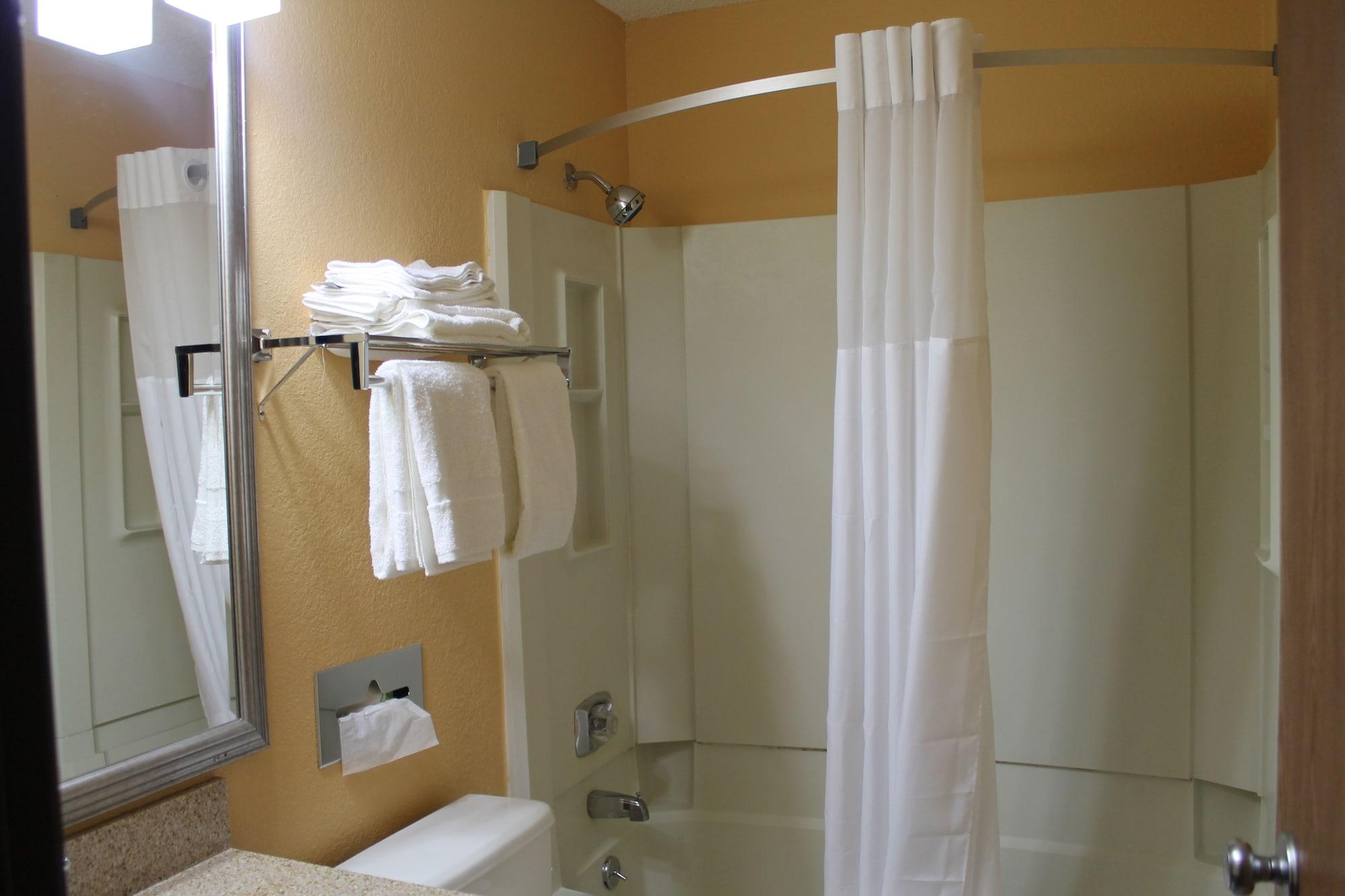 Quality Inn Hall Of Fame Canton Esterno foto