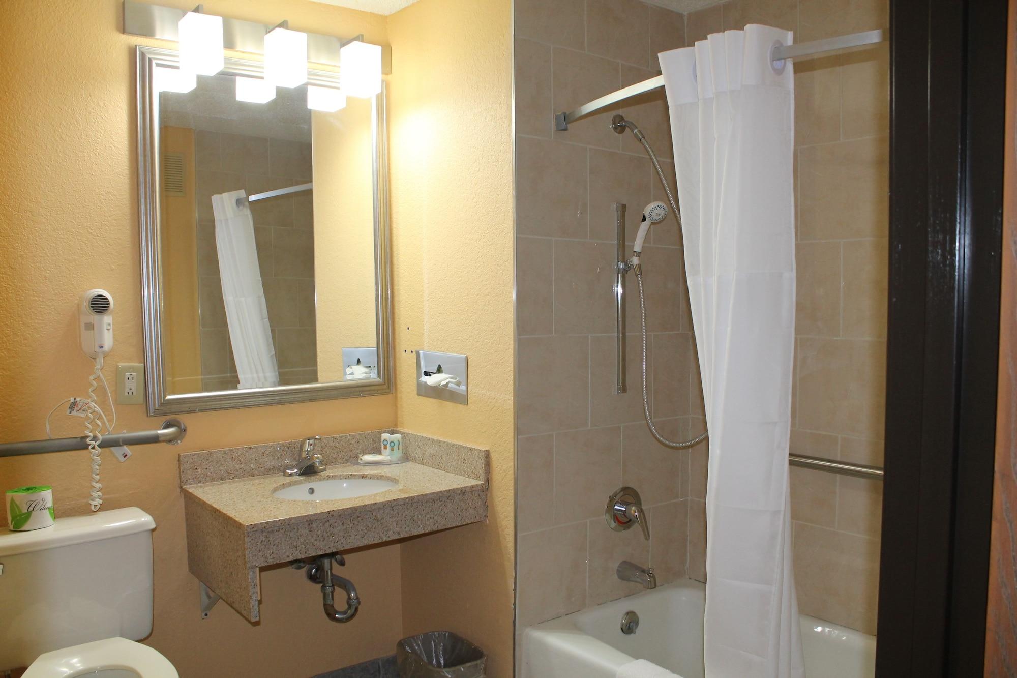 Quality Inn Hall Of Fame Canton Esterno foto
