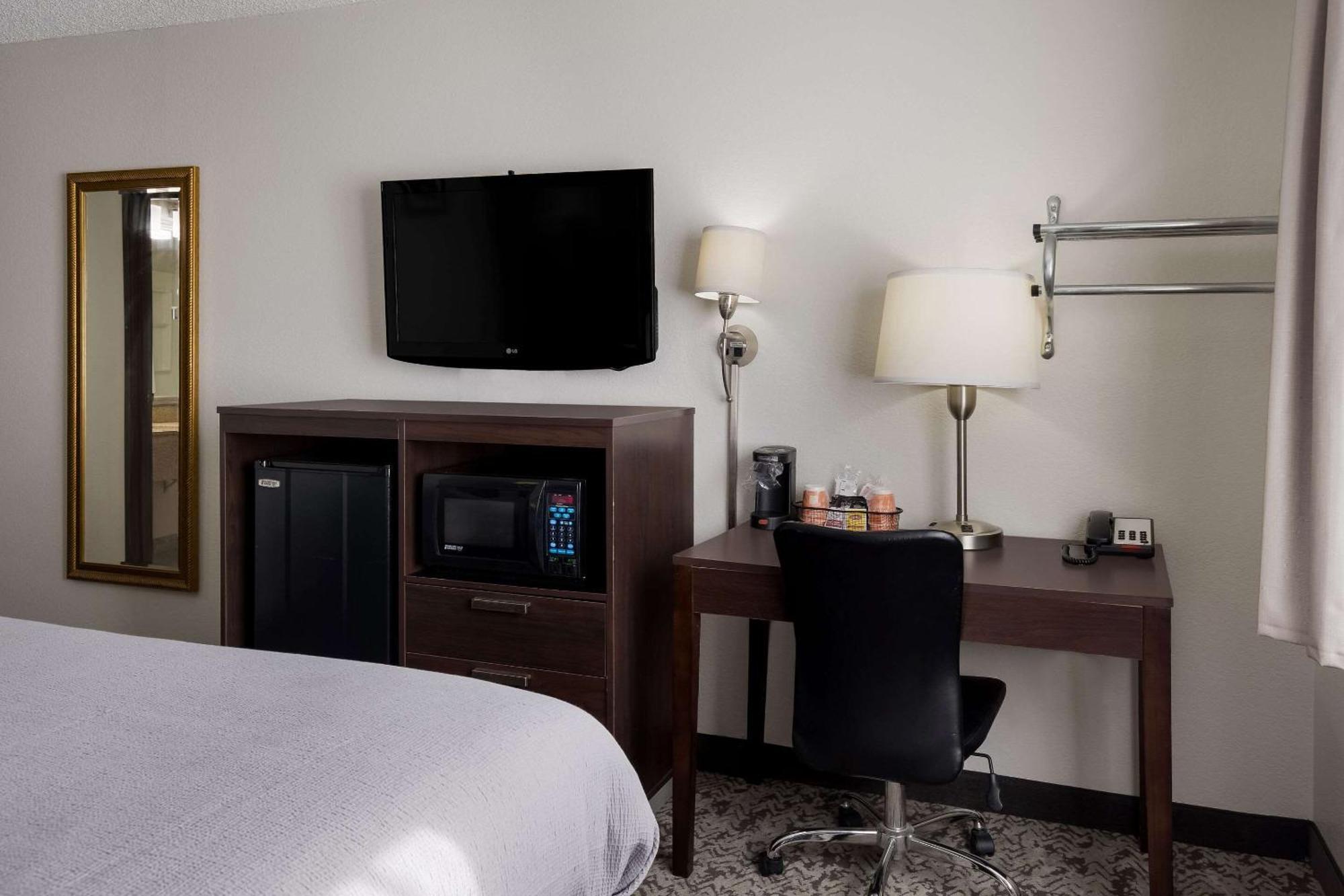 Quality Inn Hall Of Fame Canton Esterno foto