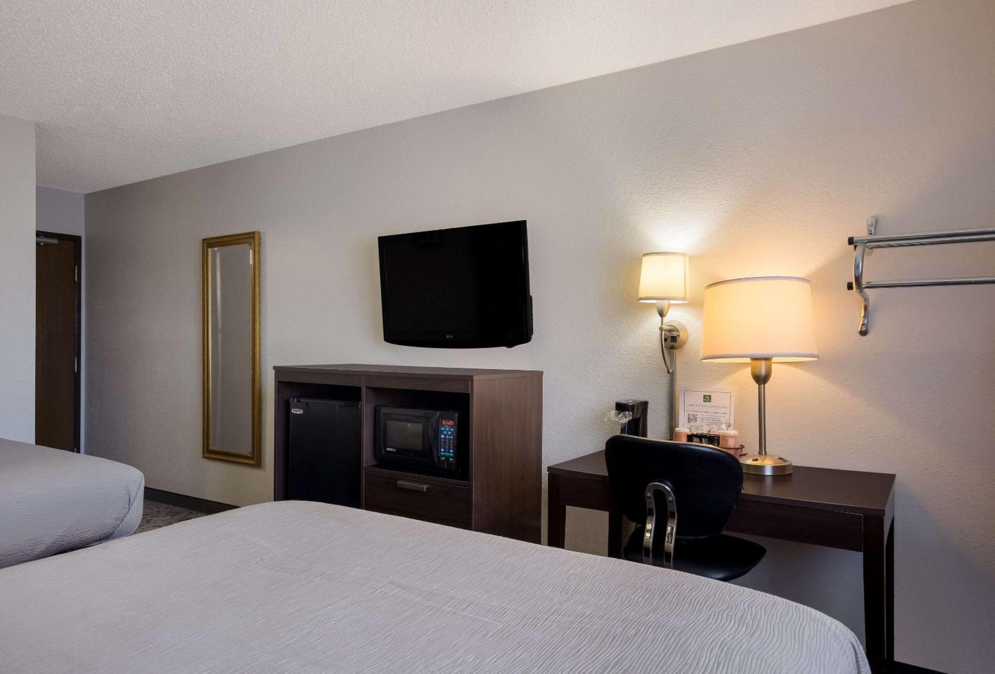 Quality Inn Hall Of Fame Canton Esterno foto
