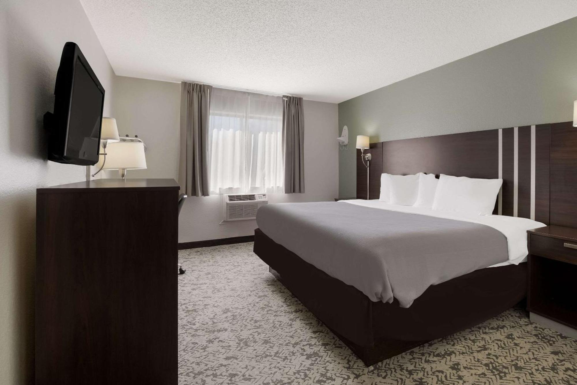 Quality Inn Hall Of Fame Canton Esterno foto