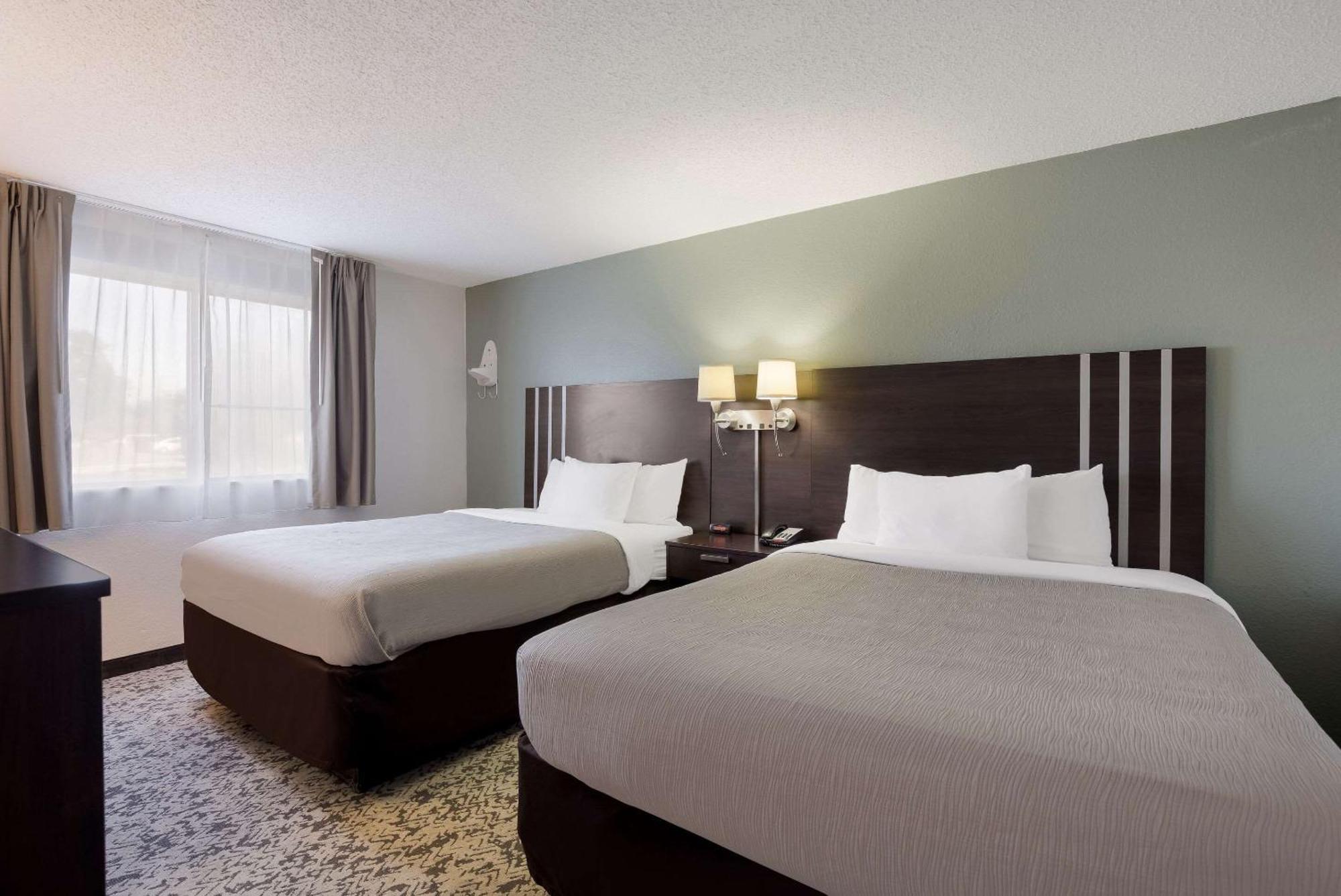 Quality Inn Hall Of Fame Canton Esterno foto