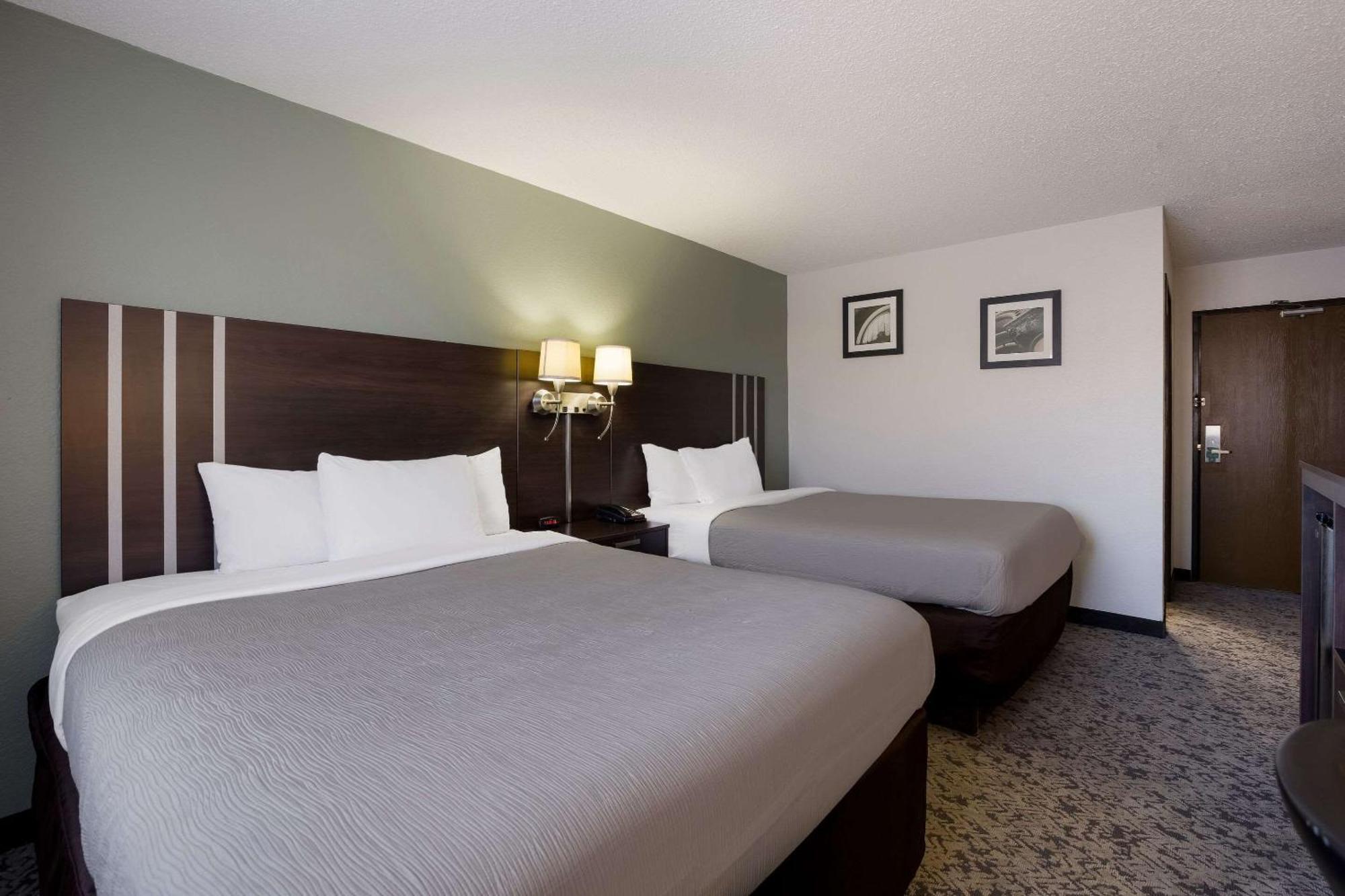 Quality Inn Hall Of Fame Canton Esterno foto