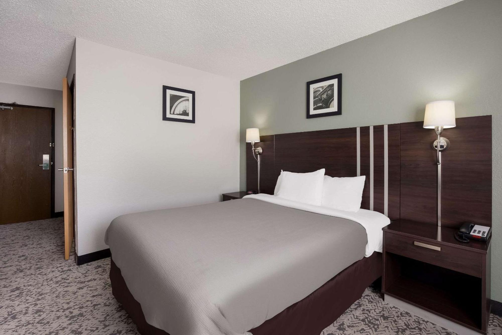Quality Inn Hall Of Fame Canton Esterno foto