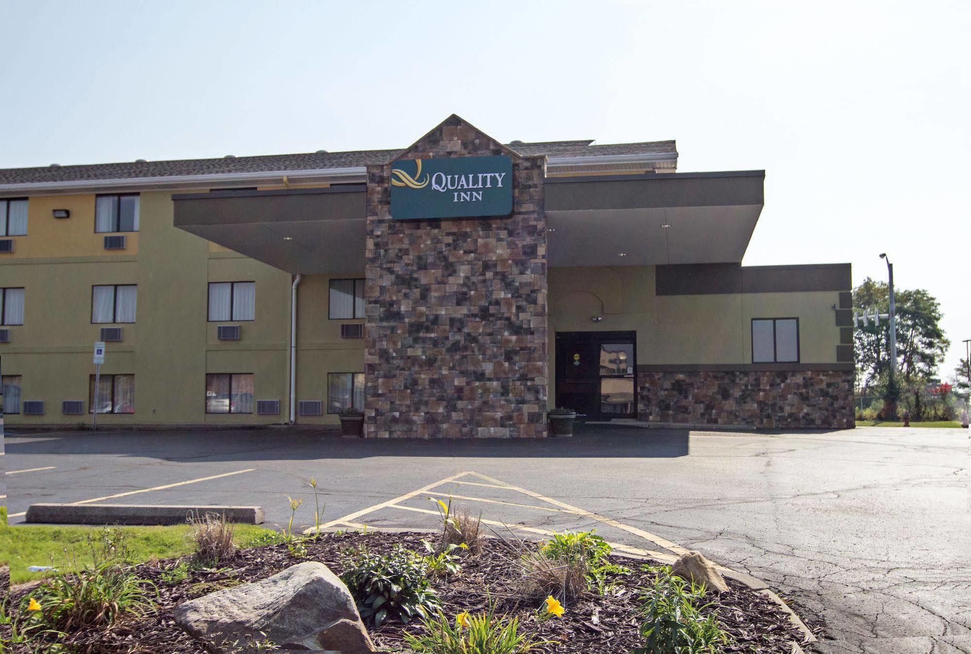 Quality Inn Hall Of Fame Canton Esterno foto