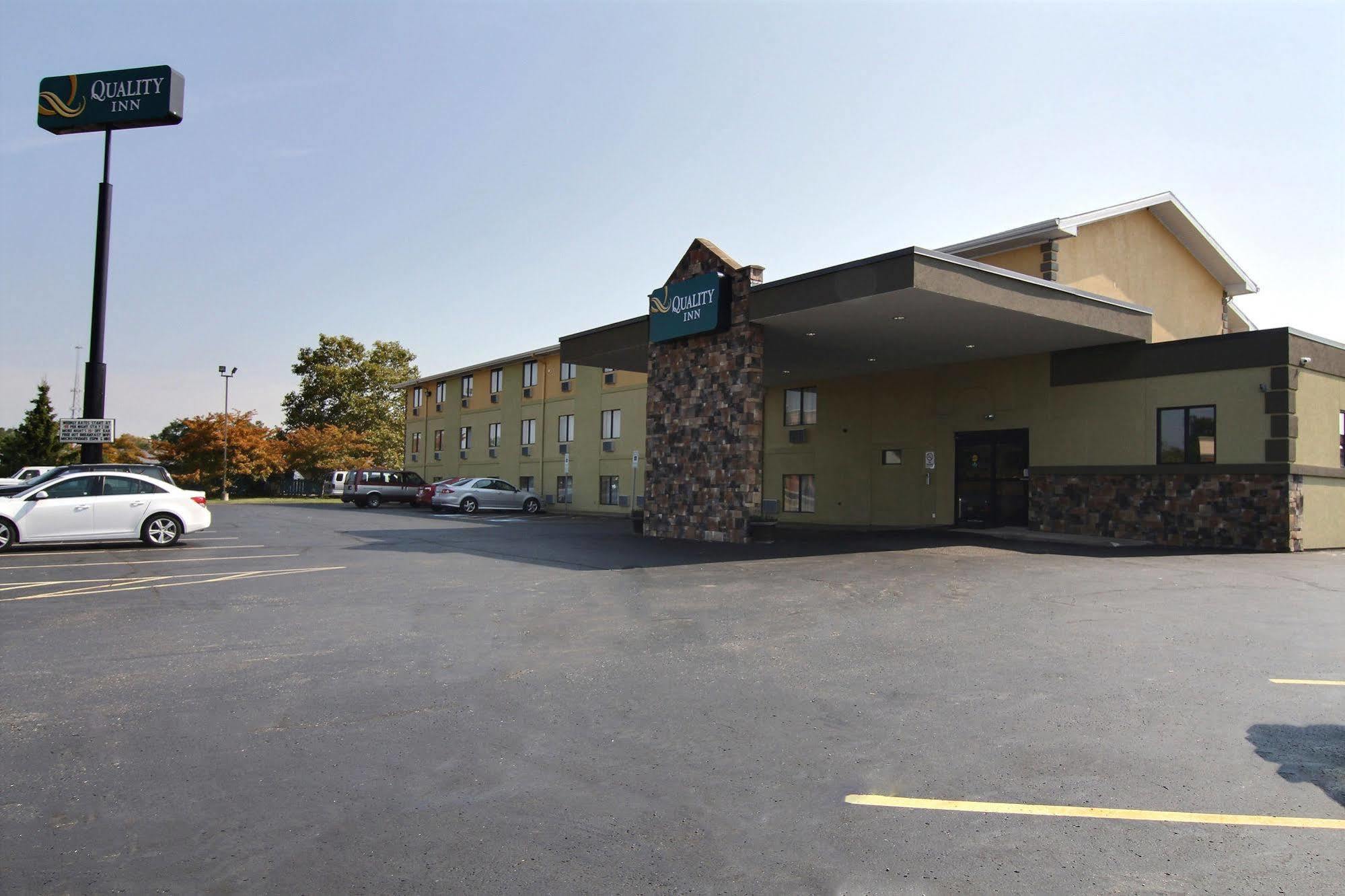 Quality Inn Hall Of Fame Canton Esterno foto